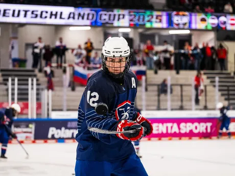 Slovenské hokejistky počas zápasu Slovensko - Francúzsko na Nemeckom pohári žien 2025.