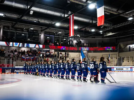 Slovenské hokejistky počas zápasu Slovensko - Francúzsko na Nemeckom pohári žien 2025.