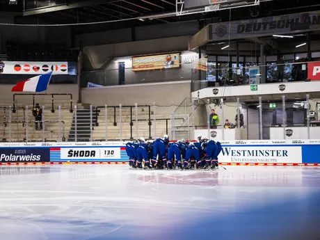 Slovenské hokejistky počas zápasu Slovensko - Francúzsko na Nemeckom pohári žien 2025.