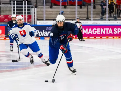 Slovenské hokejistky počas zápasu Slovensko - Francúzsko na Nemeckom pohári žien 2025.