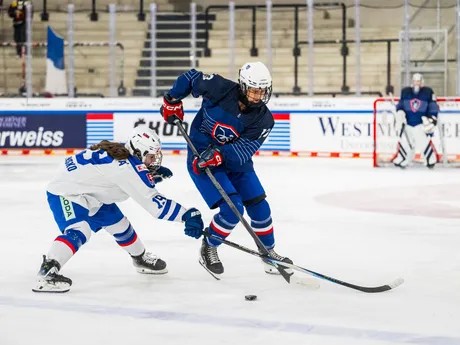 Slovenské hokejistky počas zápasu Slovensko - Francúzsko na Nemeckom pohári žien 2025.