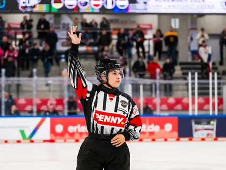 Slovenské hokejistky počas zápasu Slovensko - Francúzsko na Nemeckom pohári žien 2025.