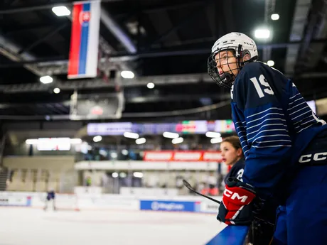 Slovenské hokejistky počas zápasu Slovensko - Francúzsko na Nemeckom pohári žien 2025.