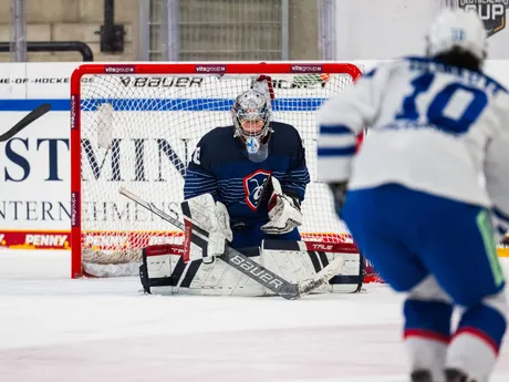 Slovenské hokejistky počas zápasu Slovensko - Francúzsko na Nemeckom pohári žien 2025.