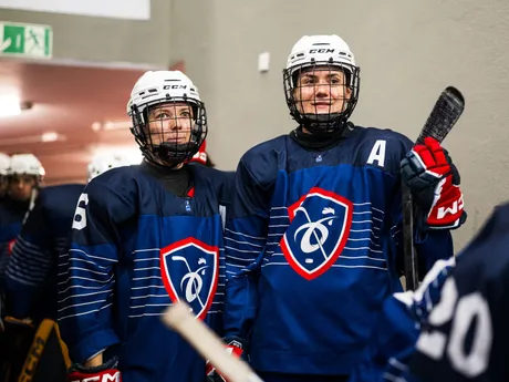 Slovenské hokejistky počas zápasu Slovensko - Francúzsko na Nemeckom pohári žien 2025.