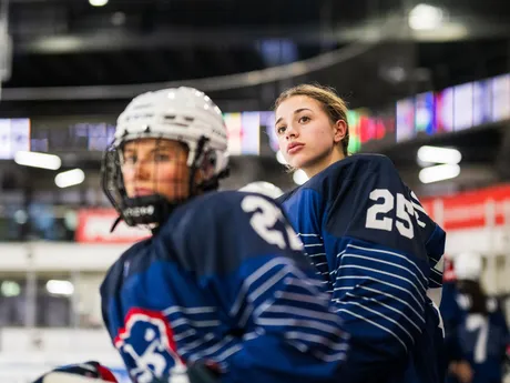 Slovenské hokejistky počas zápasu Slovensko - Francúzsko na Nemeckom pohári žien 2025.