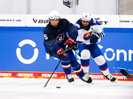 Slovenské hokejistky počas zápasu Slovensko - Francúzsko na Nemeckom pohári žien 2025.
