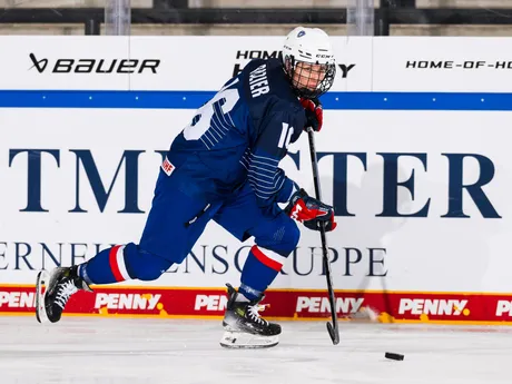 Slovenské hokejistky počas zápasu Slovensko - Francúzsko na Nemeckom pohári žien 2025.