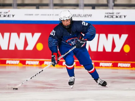Slovenské hokejistky počas zápasu Slovensko - Francúzsko na Nemeckom pohári žien 2025.