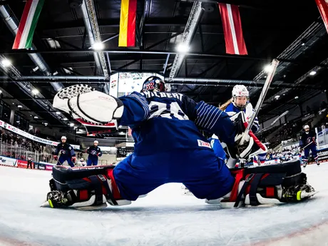 Slovenské hokejistky počas zápasu Slovensko - Francúzsko na Nemeckom pohári žien 2025.