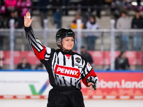 Slovenské hokejistky počas zápasu Slovensko - Francúzsko na Nemeckom pohári žien 2025.