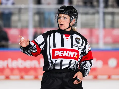 Slovenské hokejistky počas zápasu Slovensko - Francúzsko na Nemeckom pohári žien 2025.