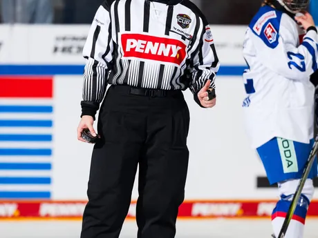 Slovenské hokejistky počas zápasu Slovensko - Francúzsko na Nemeckom pohári žien 2025.