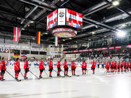 Tím Rakúska počas hymny