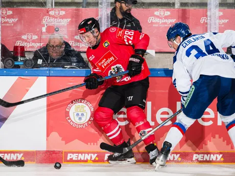 Lucas Thaler a Peter Cehlárik v zápase Slovensko - Rakúsko