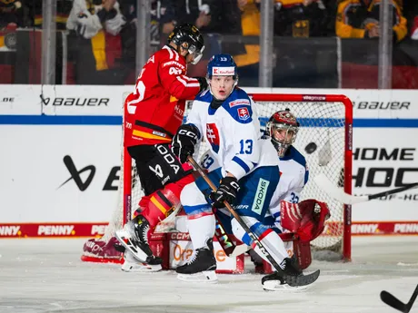 Yasin Ehliz a František Gajdoš počas zápasu Slovensko - Nemecko na Nemeckom pohári 2025.