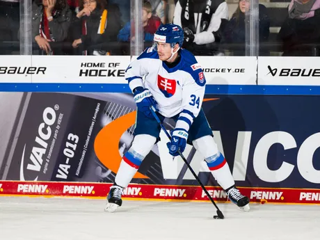 Peter Cehlarik počas zápasu Slovensko - Lotyšsko na Nemeckom pohári 2025.