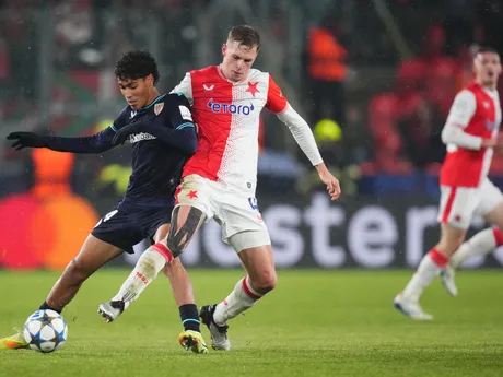 Selton Sanchez a David Zima v zápase Slavia Praha - Athletic Bilbao