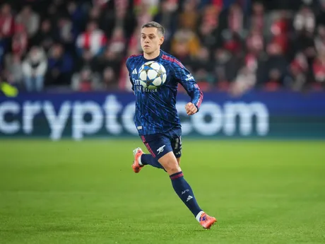 Leandro Trossard počas zápasu SK Slavia Praha - Arsenal FC v 4. kole Ligy majstrov. 