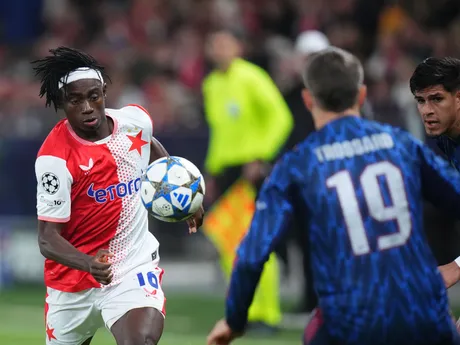 David Moses počas zápasu SK Slavia Praha - Arsenal FC v 4. kole Ligy majstrov. 