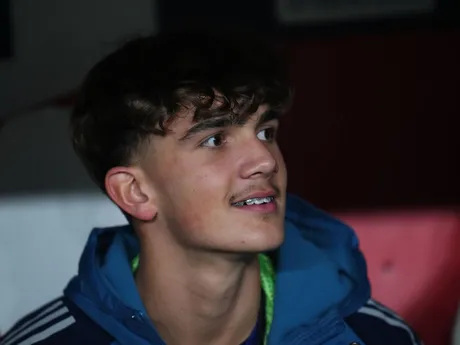 Max Dowman počas zápasu SK Slavia Praha - Arsenal FC v 4. kole Ligy majstrov. 