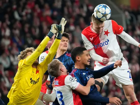 Štepan Chaloupek počas zápasu SK Slavia Praha - Arsenal FC v 4. kole Ligy majstrov. 