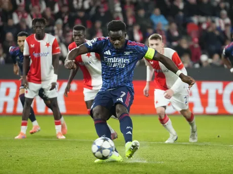 Bukayo Saka počas zápasu SK Slavia Praha - Arsenal FC v 4. kole Ligy majstrov. 