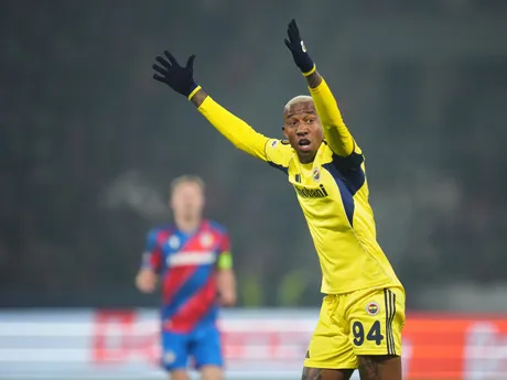 Futbalista Fenerbahce Istanbul Anderson Talisca reaguje počas zápasu 4. kola ligovej fázy Európskej ligy Viktoria Plzeň - Fenerbahce Istanbul.