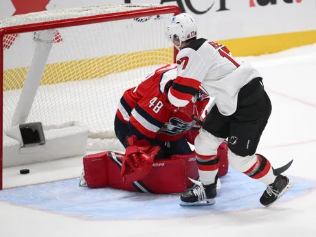 Šimon Nemec premieňa samostatný nájazd v zápase Washington - New Jersey