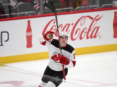 Šimon Nemec oslavuje víťazný gól v nájazdoch