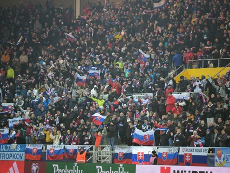 Na snímke fanúšikovia Slovenska počas zápasu A-skupiny európskej kvalifikácie MS 2026 vo futbale Slovensko - Severné Írsko.