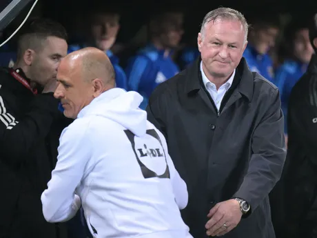 Na snímke vpravo tréner Severného Írska Michael O’Neill počas zápasu A-skupiny európskej kvalifikácie MS 2026 vo futbale Slovensko - Severné Írsko.