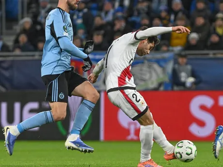 Momentka zo zápasu Slovan Bratislava - Rayo Vallecano