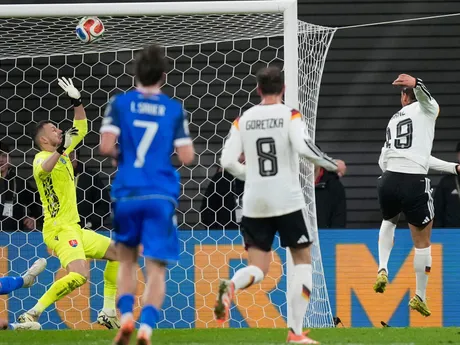 Leroy Sane strieľa gól počas zápasu Nemecko - Slovensko v kvalifikácii MS vo futbale 2026. 