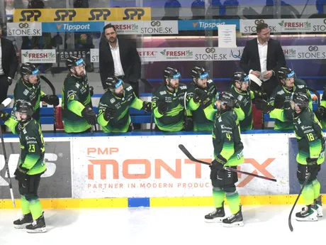 Na snímke gólová radosť hráčov Žiliny počas zápasu 21. kola hokejovej Tipsport ligy HC Košice – Vlci Žilina.