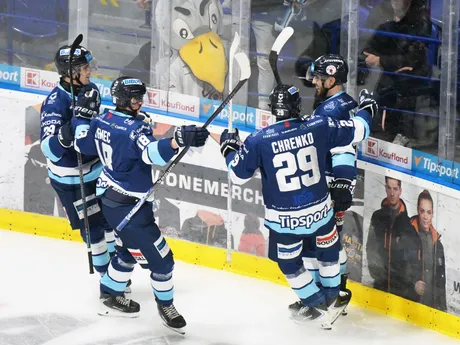 Na snímke gólová radosť hráčov Nitry počas zápasu 17. kola hokejovej Tipsport ligy HC Košice – HK Nitra.
