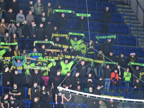 Na snímke fanklub Žiliny povzbudzuje počas zápasu 21. kola hokejovej Tipsport ligy HC Košice – Vlci Žilina.