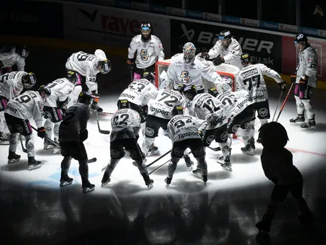 Na snímke hráči Košíc pred zápasom 17. kola hokejovej Tipsport ligy HC Košice – HK Nitra.