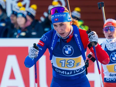 Anastasia Kuzminová počas štafety žien vo švédskom Östersunde.