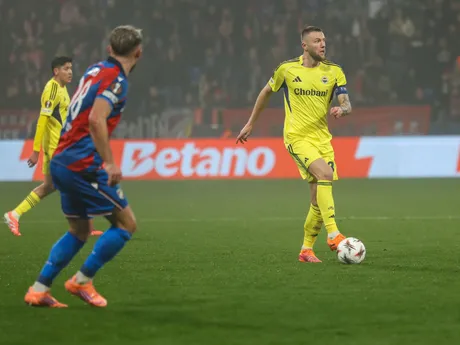 Milan Škriniar počas zápasu Európskej ligy Viktoria Plzeň - Fenerbahce Istanbul.