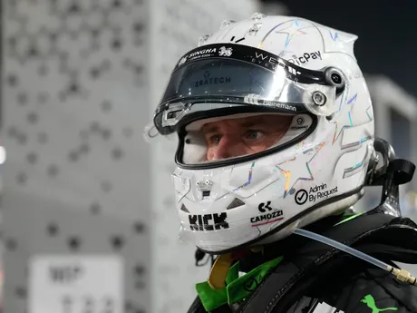 Nemecký pretekár Nico Hülkenberg po vypadnutí vo Veľkej cene Kataru F1. 