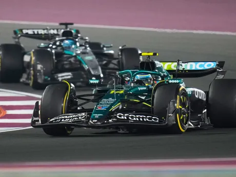 Na snímke je španielsky veterán Fernando Alonso počas Veľkej ceny Kataru F1.