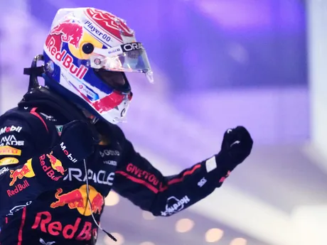 Holanďan Max Verstappen sa teší z triumfu na Veľkej cene Kataru F1.