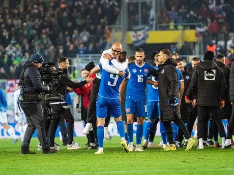 Na snímke hráči Slovenska oslavujúci víťazstvo počas kvalifikačného zápasu na Majstrovstvá sveta 2026 medzi Slovenskom a Severným Írskom v Košiciach.