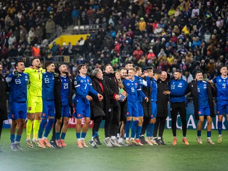 Na snímke hráči Slovenska oslavujúci víťazstvo počas kvalifikačného zápasu na Majstrovstvá sveta 2026 medzi Slovenskom a Severným Írskom v Košiciach.