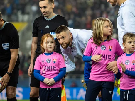 Na snímke hráč Slovenska Milan Škriniar (14) počas kvalifikačného zápasu na Majstrovstvá sveta 2026 medzi Slovenskom a Severným Írskom v Košiciach.