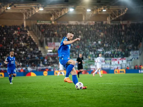 Na snímke hráč Slovenska Milan Škriniar (14) počas kvalifikačného zápasu na Majstrovstvá sveta 2026 medzi Slovenskom a Severným Írskom v Košiciach.