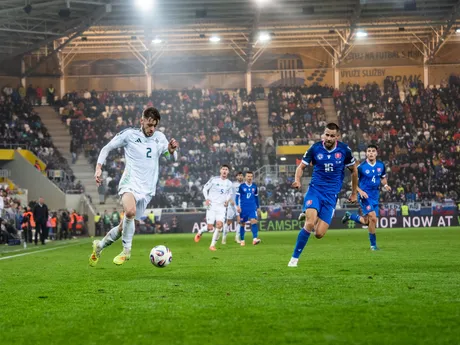 Na snímke hráč Severného Írska Conor Bradley (2) počas kvalifikačného zápasu na Majstrovstvá sveta 2026 medzi Slovenskom a Severným Írskom v Košiciach.