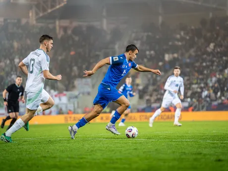 Na snímke hráč Slovenska Dávid Strelec (15) počas kvalifikačného zápasu na Majstrovstvá sveta 2026 medzi Slovenskom a Severným Írskom v Košiciach.