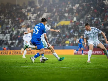 Na snímke hráč Slovenska Dávid Strelec (15) počas kvalifikačného zápasu na Majstrovstvá sveta 2026 medzi Slovenskom a Severným Írskom v Košiciach.